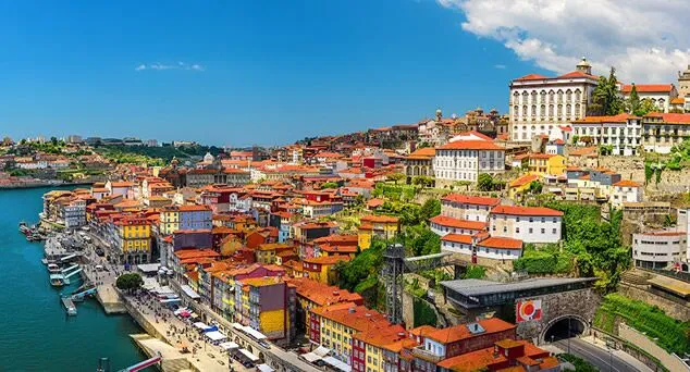 vista de la ciudad de oporto y el río duero en el camino portugués 